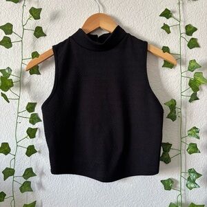 Bozzolo Women's/Juniors Black Textured Mock Neck Sleeveless Crop Top Size M